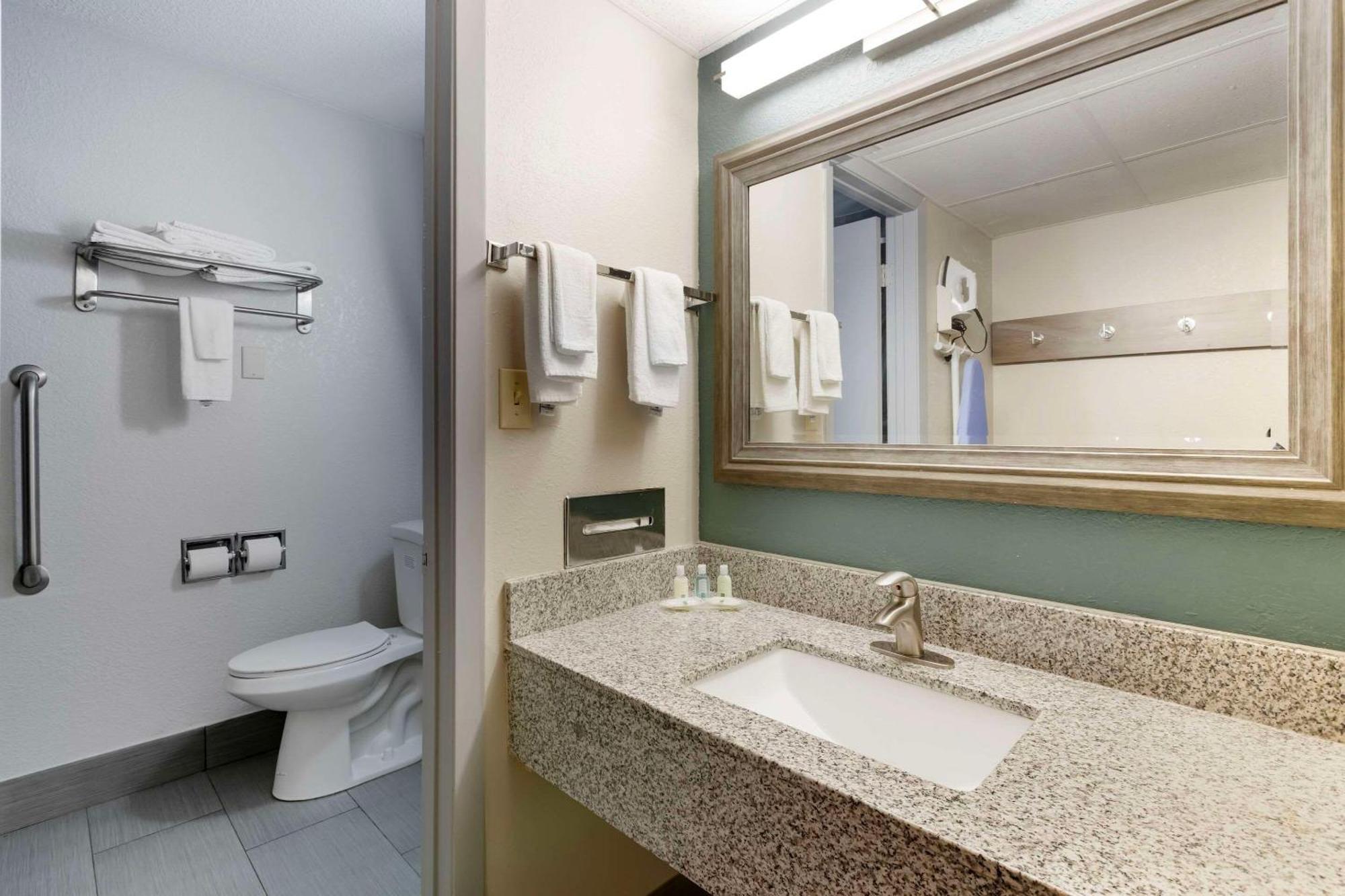 Quality Inn Newton At I-80 Luaran gambar