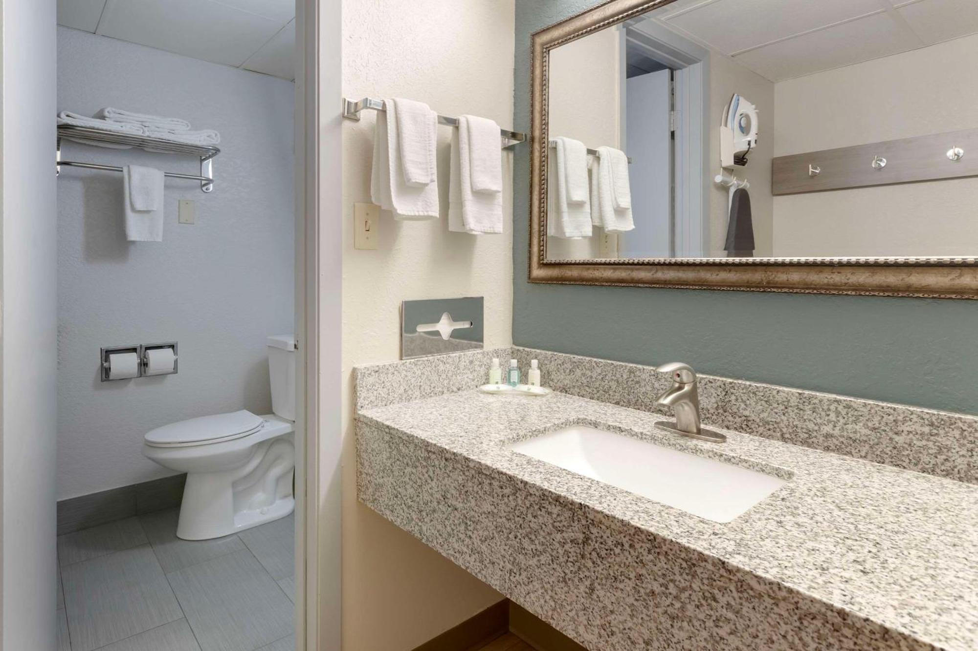 Quality Inn Newton At I-80 Luaran gambar